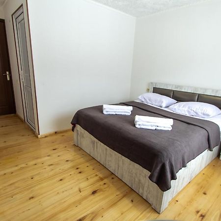 Katos Guesthouse เมสเตีย ภายนอก รูปภาพ